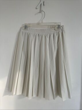 Classic Pleated White Skirt